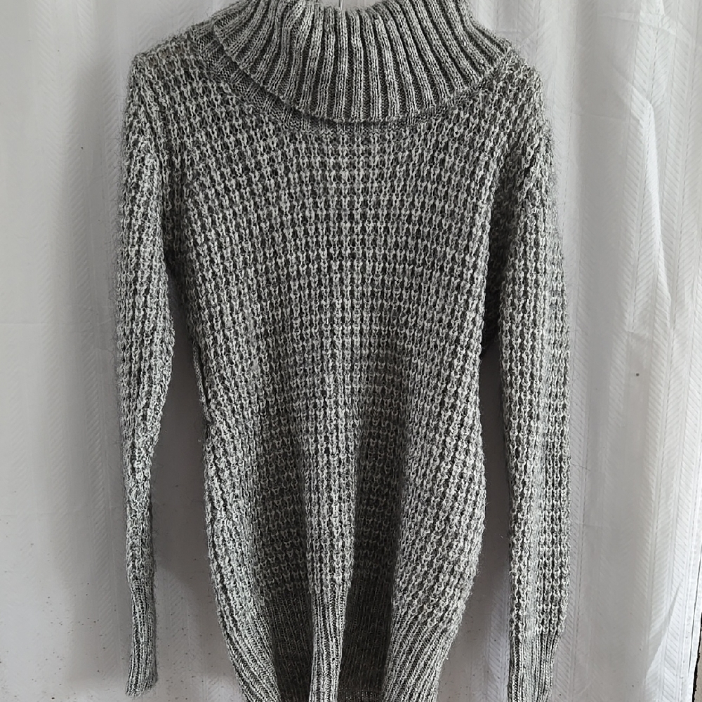 Romeo and Juliet Crochet Turtleneck Women Sweater Size L